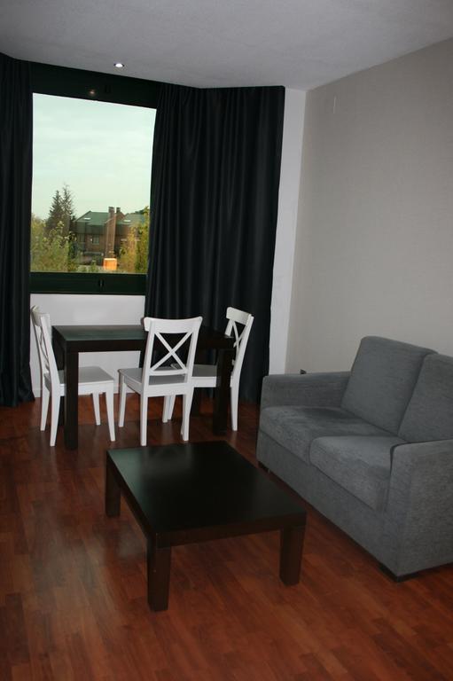 Apartamentos Th Las Rozas Bagian luar foto