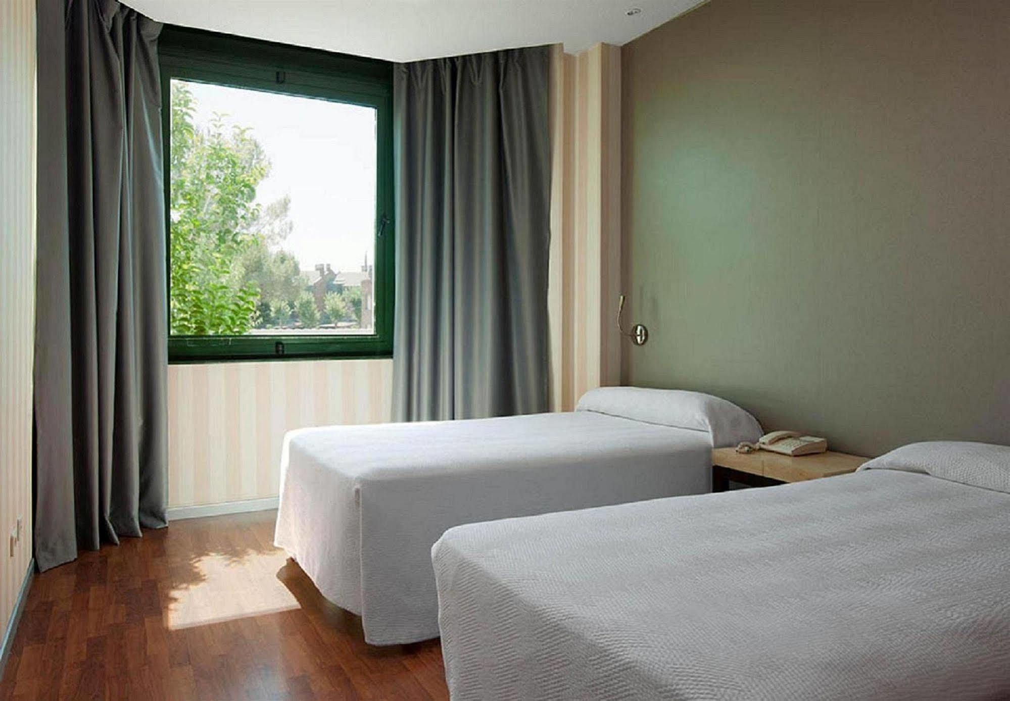 Apartamentos Th Las Rozas Bagian luar foto